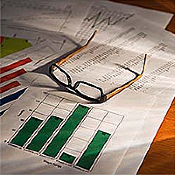 آیا قطار اقتصاد روی ریل پیشرفت قرار میگیرد؟