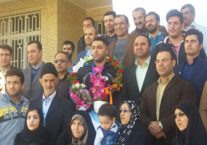 استقبال از وزنه بردار قهرمان آسیا در شهرکرد استقبال از وزنه بردار قهرمان آسیا در شهرکرد