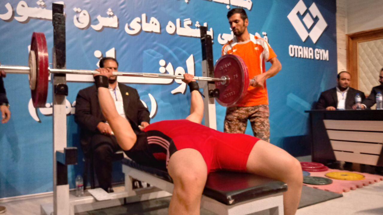 مشهد قهرمان مسابقات پرس سینه شرق کشور