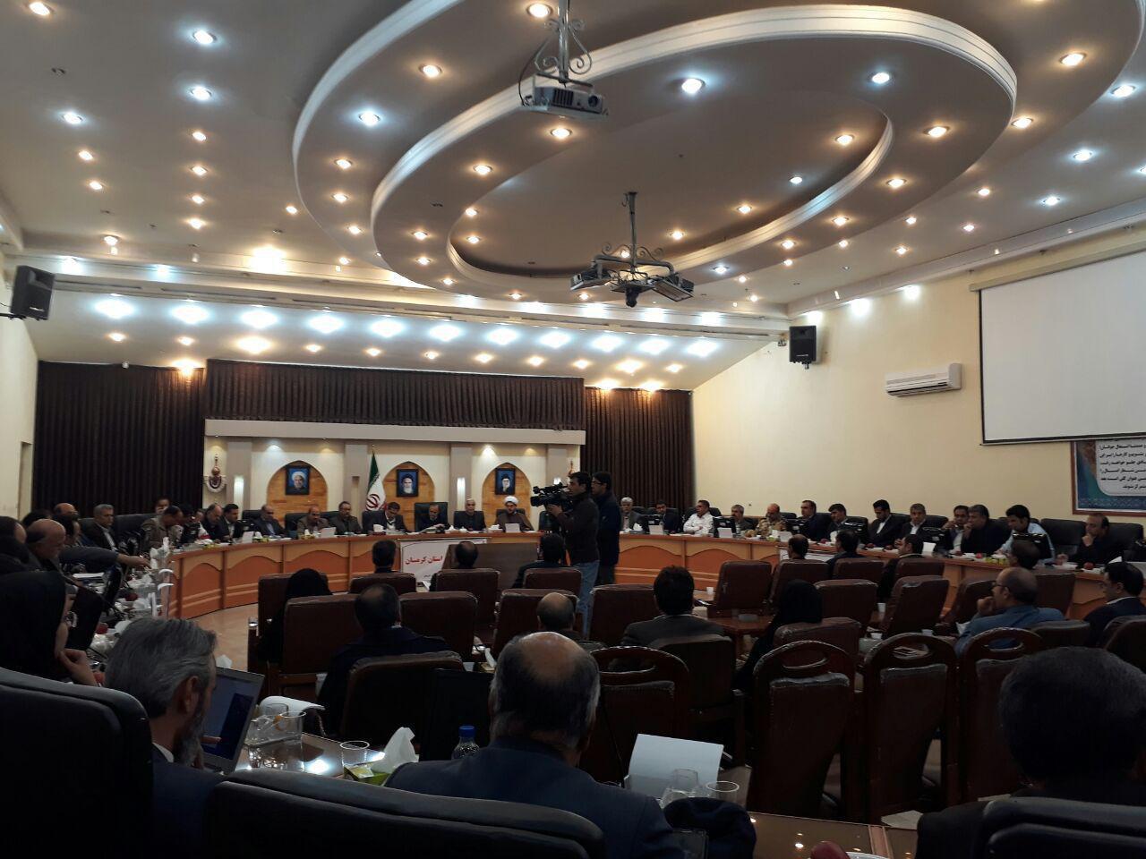 اخراج دو مدیر ارشد مخابرات و ارتباطات استان کرمان در جلسه ستاد مدیریت بحران