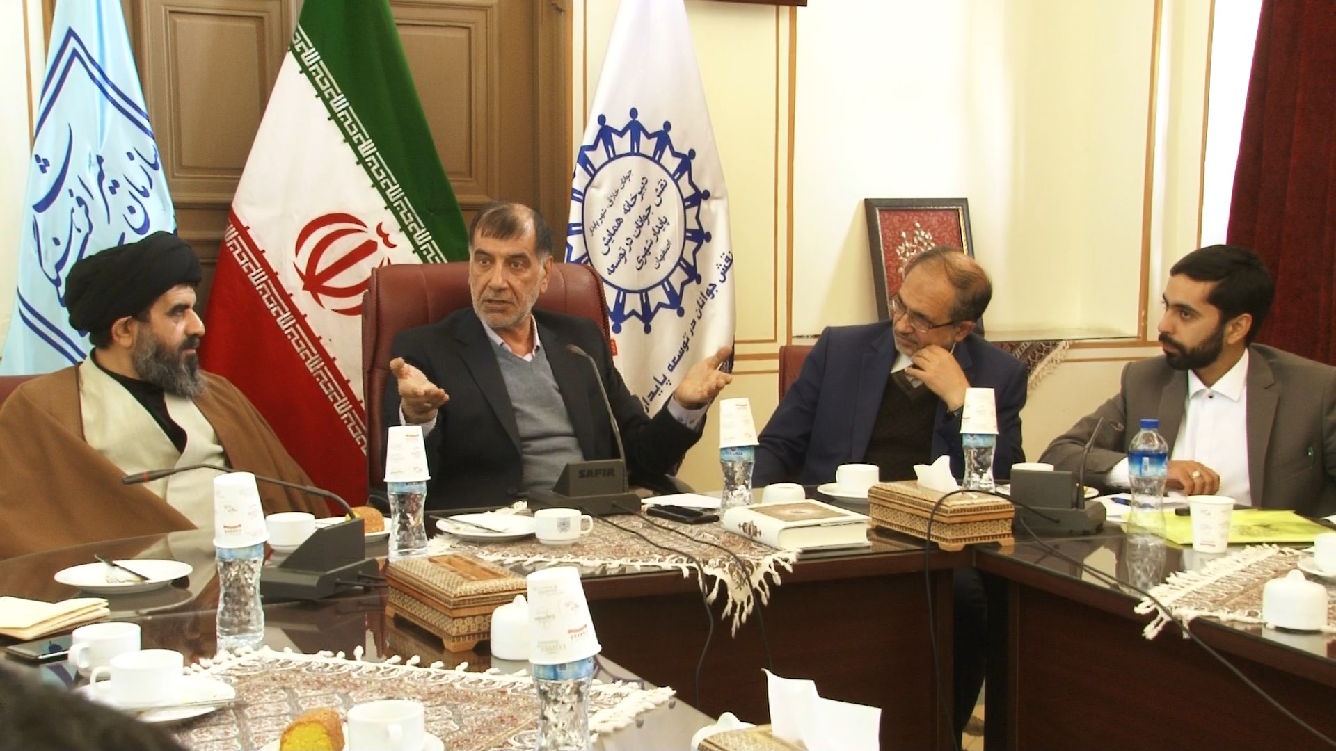 استقبال از ورود جوانان به حوزه مدیریت کشور
