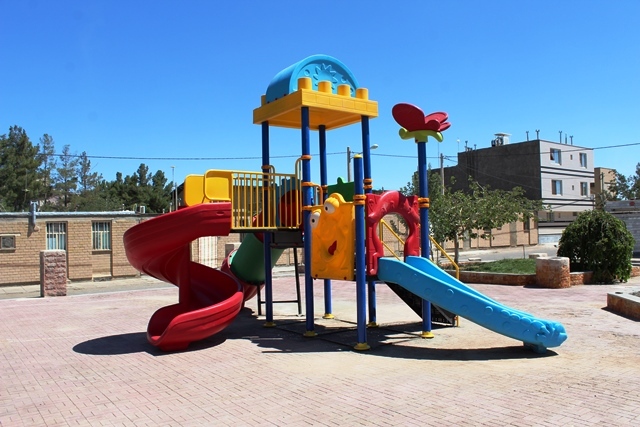 نصب وسایل بازی کودکان در 4 پارک قاین