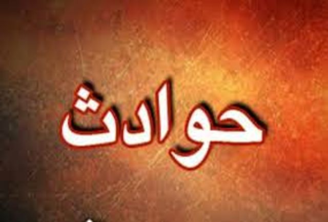 برخورد خودرو سواری با تیر برق حادثه آفرید برخورد خودرو سواری با تیر برق حادثه آفرید