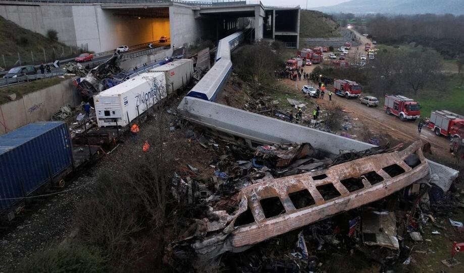 برخورد مرگبار دو قطار در یونان+ تصاویر برخورد مرگبار دو قطار در یونان+ تصاویر