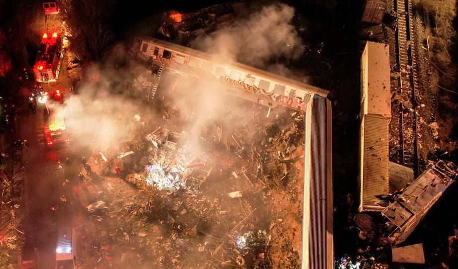 برخورد مرگبار دو قطار در یونان+ تصاویر برخورد مرگبار دو قطار در یونان+ تصاویر