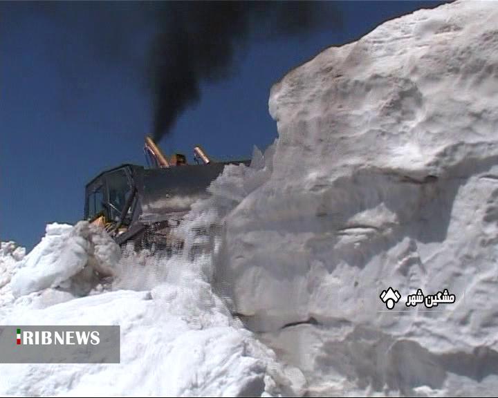 بازگشایی راه‌های برفگیر عشایری مشگین شهر در چله تابستان