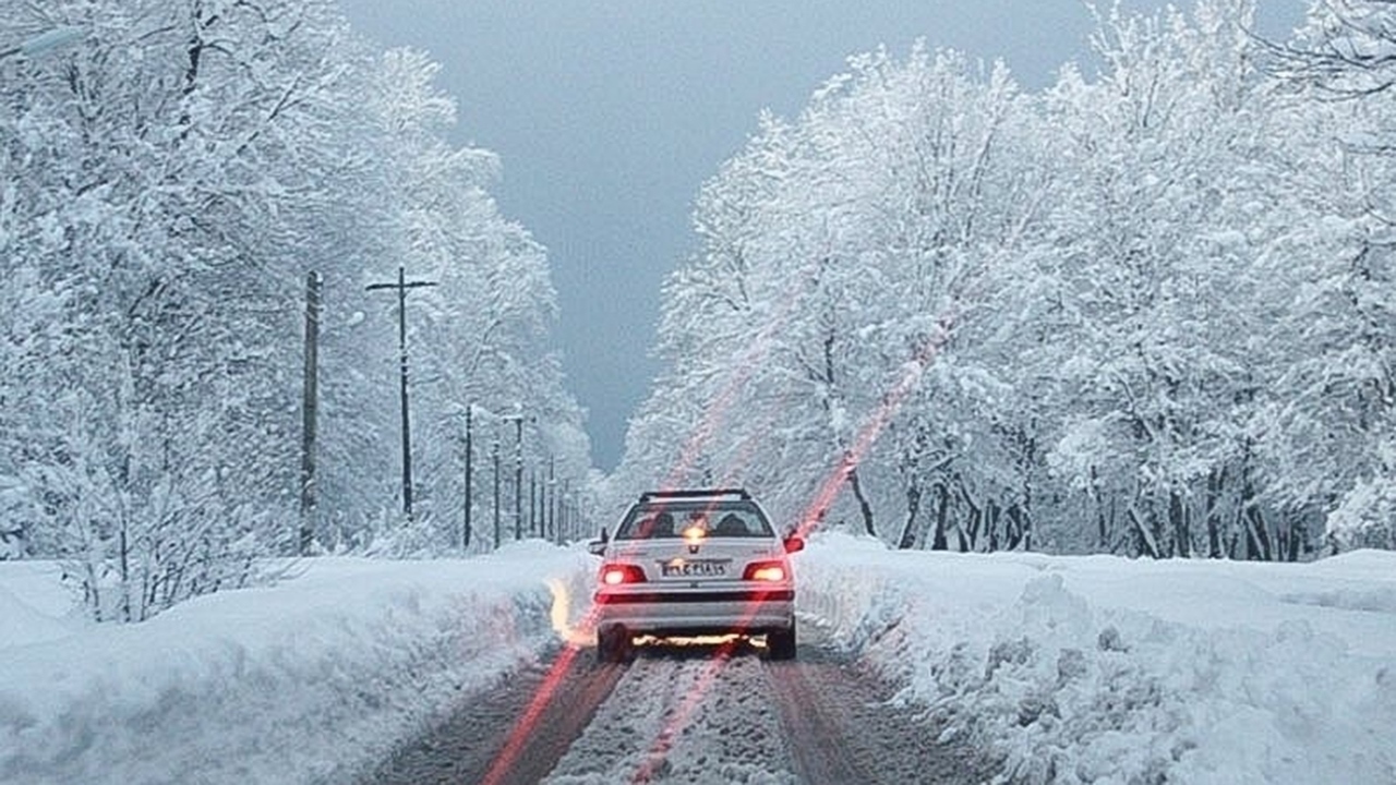 جاده‌های آذربایجان شرقی لغزنده و مه آلود است