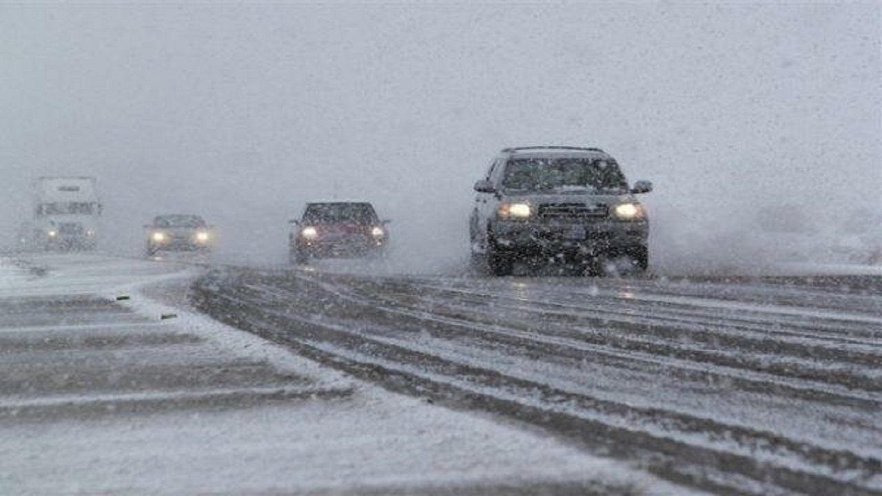 جاده‌های آذربایجان شرقی باز اما لغزنده است