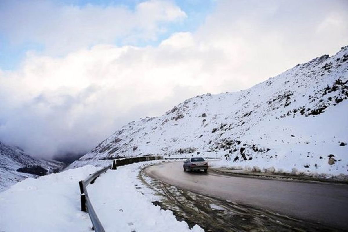 تردد در جاده های کوهستانی سمنان با زنجیر چرخ