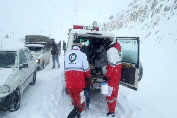 امدادرسانی به ۱۴۳ خودرو و نجات ۷۱۵ نفر گرفتار در برف خراسان شمالی