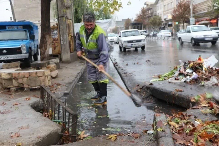 رفع آبگرفتگی معابر در سنندج