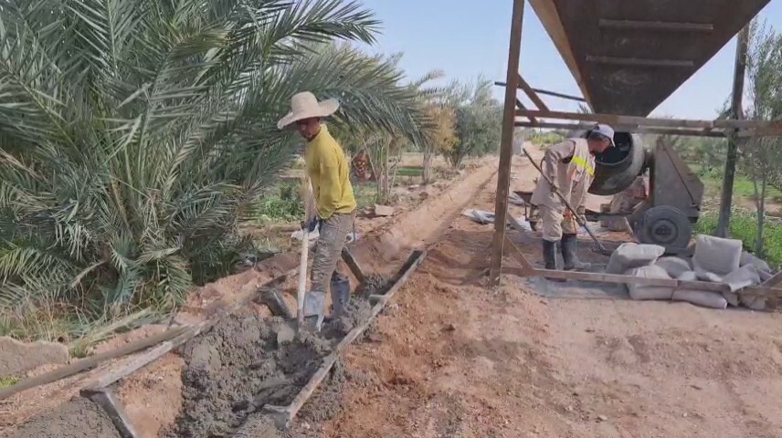 ساخت ۴۰۰ متر کانال بتنی در زمین‌های کشاورزی شهرستان خور و بیابانک