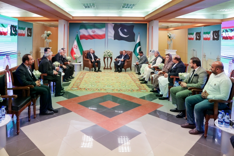 رئیس جمهور: مسلمانان توان علمی خود را با یکدیگر به اشتراک بگذارند رئیس جمهور: مسلمانان توان علمی خود را با یکدیگر به اشتراک بگذارند