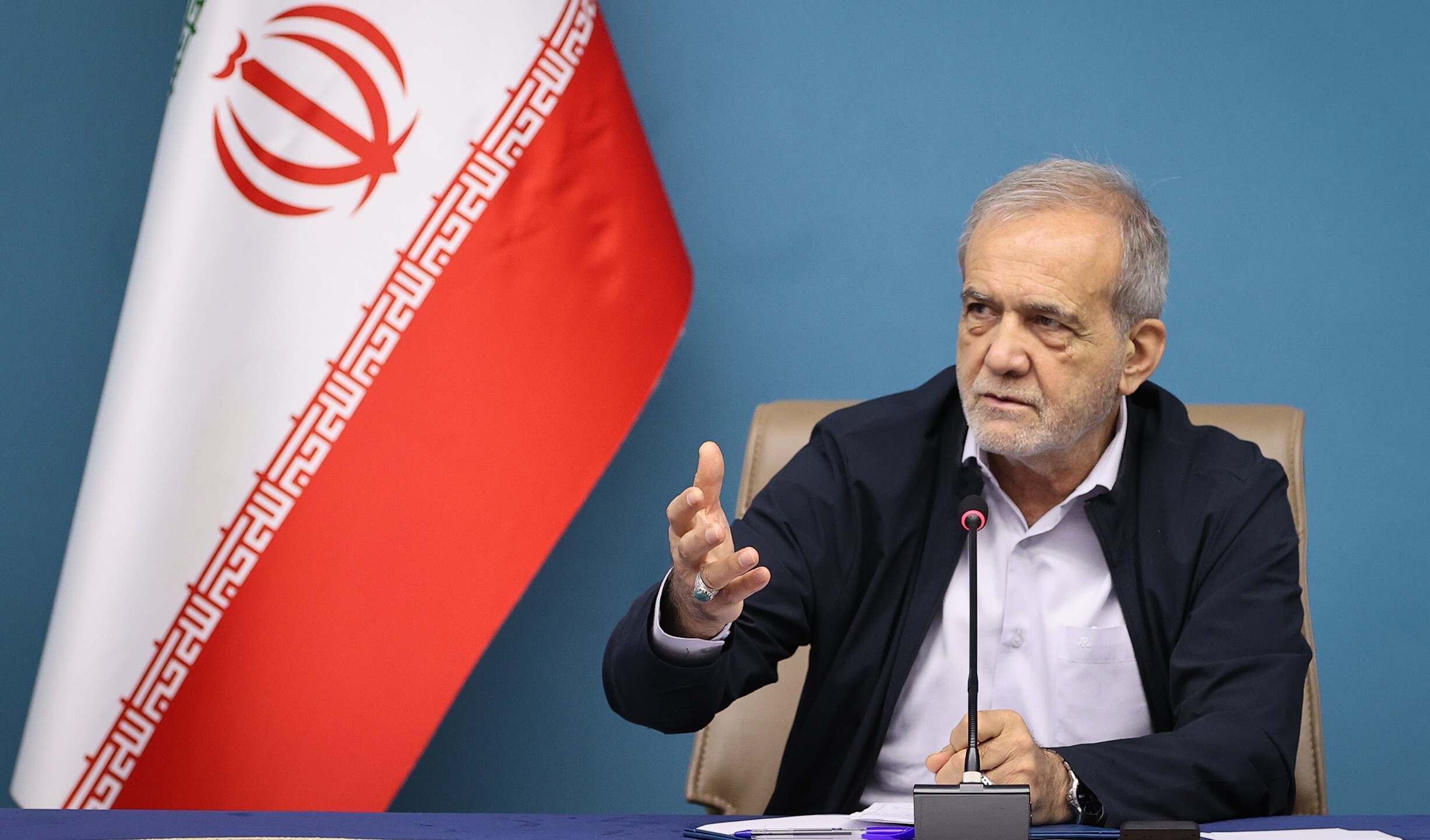 کشورهای اسلامی باید در مسیر صلح و برادری گام بردارند کشورهای اسلامی باید در مسیر صلح و برادری گام بردارند