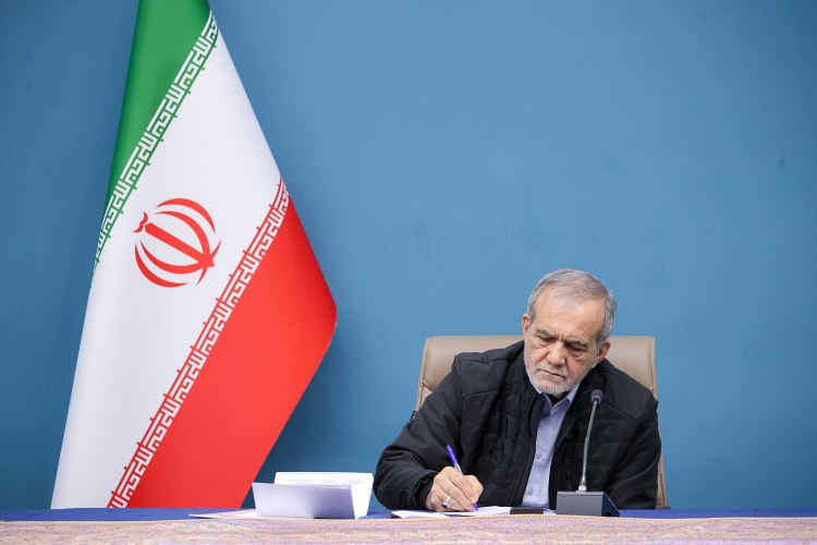 پیام تسلیت پزشکیان در پی درگذشت مادر شهیدان حسینی مزینانی پیام تسلیت پزشکیان در پی درگذشت مادر شهیدان حسینی مزینانی