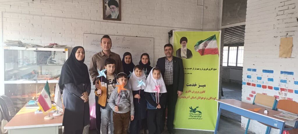 اجرای برنامههای فرهنگی و هنری برای دانشآموزان روستای سپرغان ارومیه اجرای برنامههای فرهنگی و هنری برای دانشآموزان روستای سپرغان ارومیه