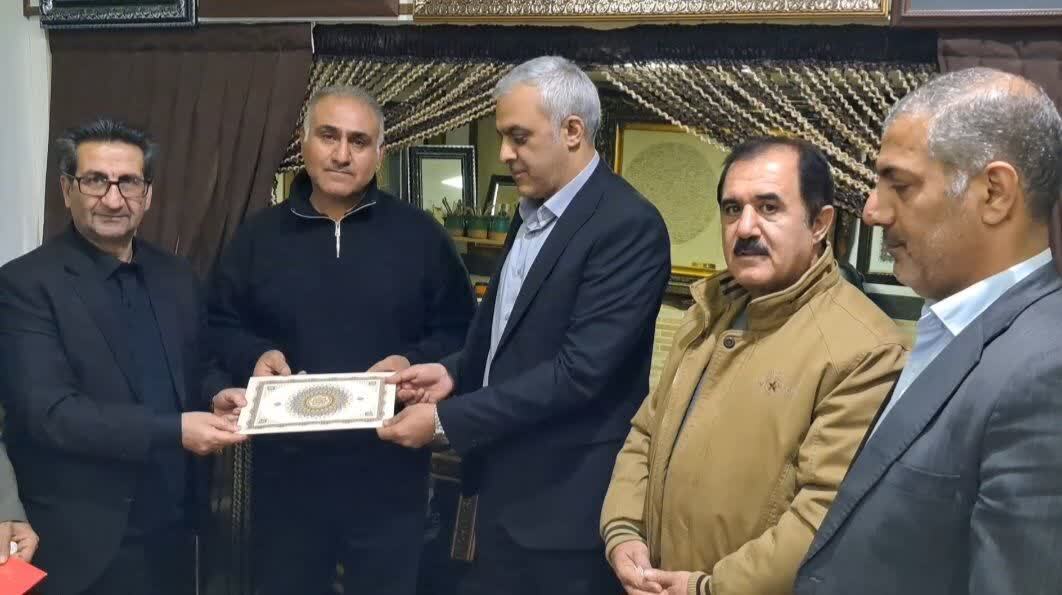 تجلیل از استاد پیشکسوت خوشنویسی در شاهین دژ تجلیل از استاد پیشکسوت خوشنویسی در شاهین دژ