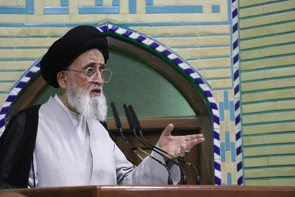 دشمن همواره در حال دروغ پراکني و شايعه در جامعه است