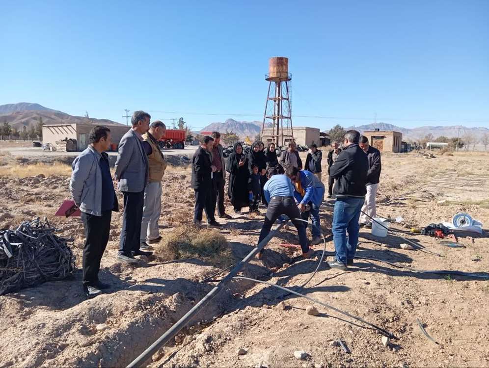 صرفه جویی مصرف آب با اجرای سامانه نوین «پیفلکس» در مزارع زعفران صرفه جویی مصرف آب با اجرای سامانه نوین «پیفلکس» در مزارع زعفران