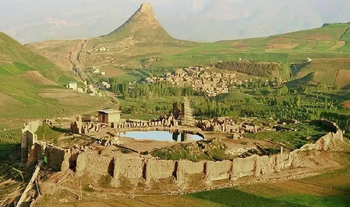 پاکسازی محوطه مجموعه جهانی تخت سلیمان توسط دوستداران محیط زیست پاکسازی محوطه مجموعه جهانی تخت سلیمان توسط دوستداران محیط زیست